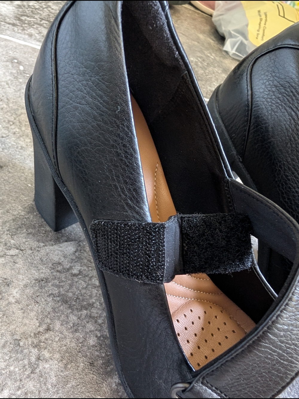 Clarks leather Mary Jane block heel | Black | US 8 | GUC - Picture 2 of 6